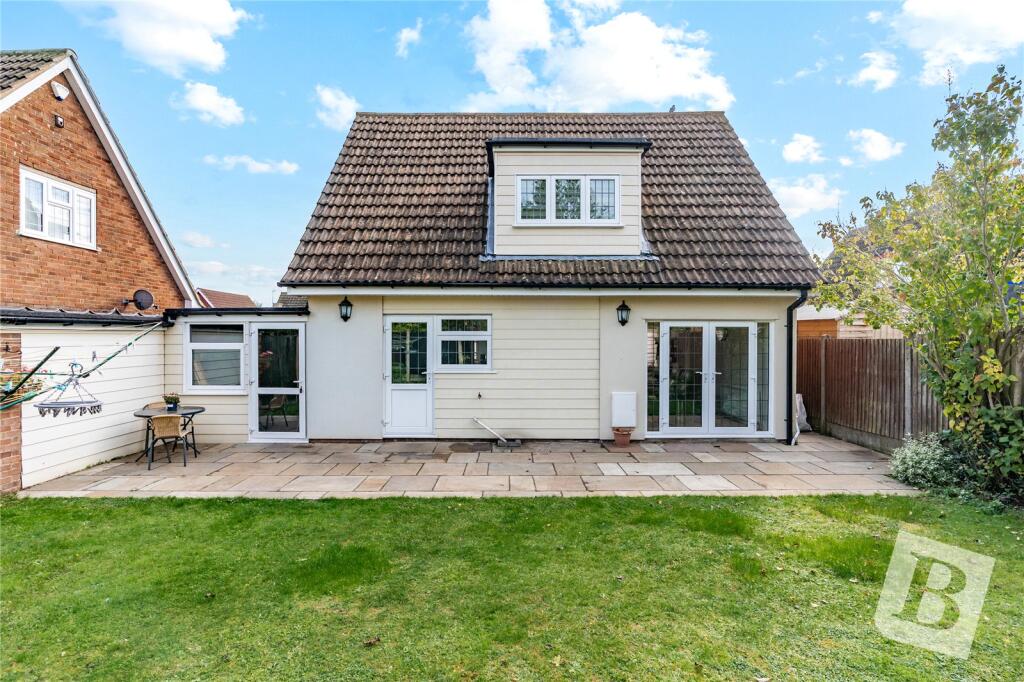 3 bedroom detached house for sale in Shortcroft, Kelvedon Hatch ...