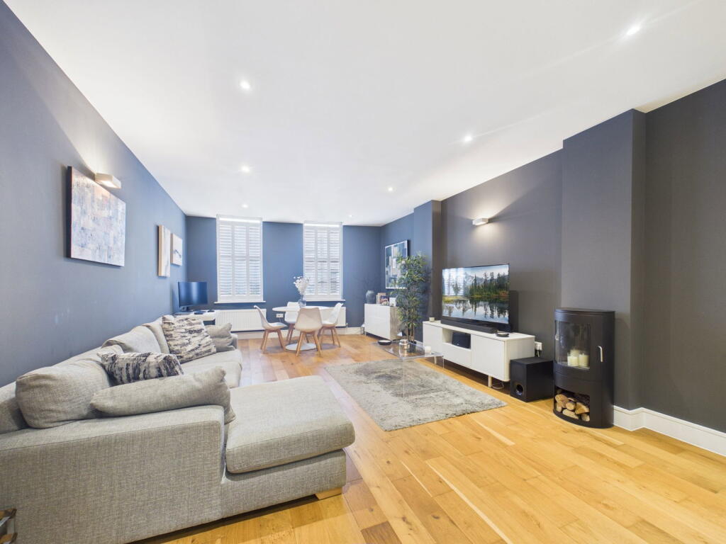 Apartment in Horsham, New Town - View 2