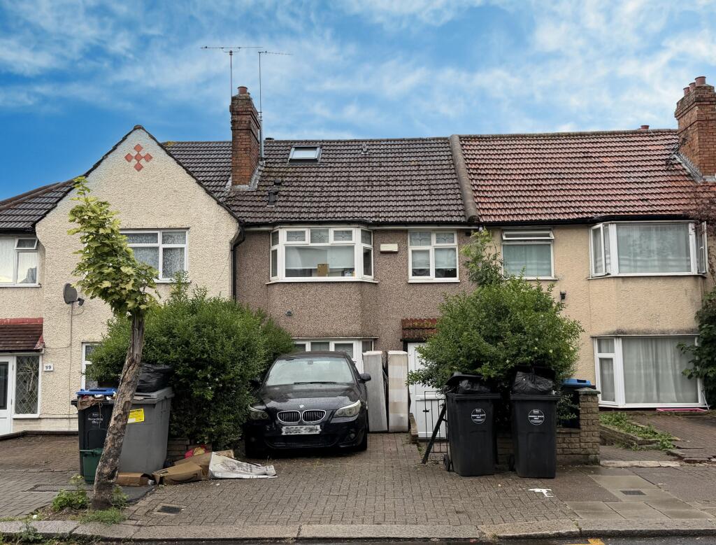 6-bed terraced on 97 Coles Green Road, Brent Cross, London, NW2, £325,000