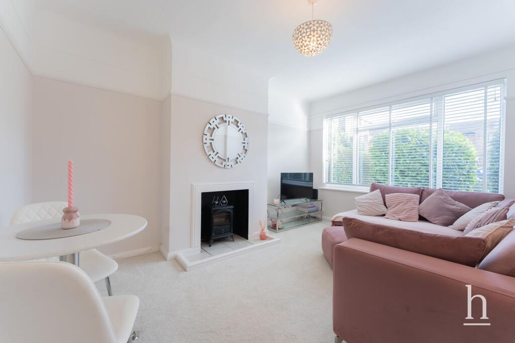 Apartment in Wirral, Liverpool City Region - View 2