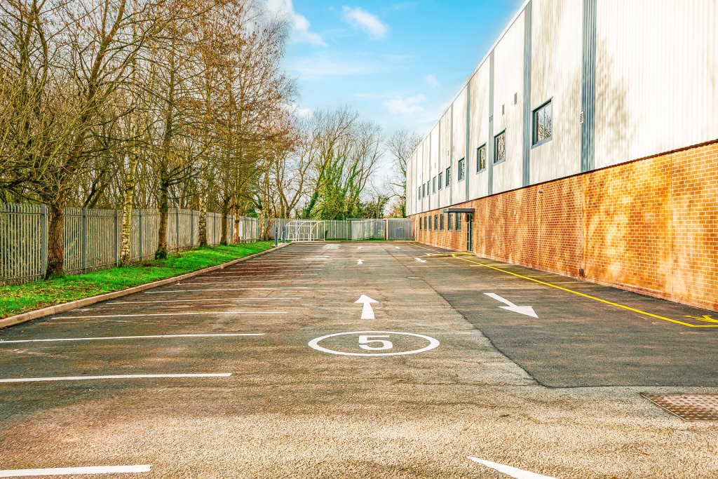 EDIT_103067_Unit-13-Hawkins-Drive--(8)_low.png