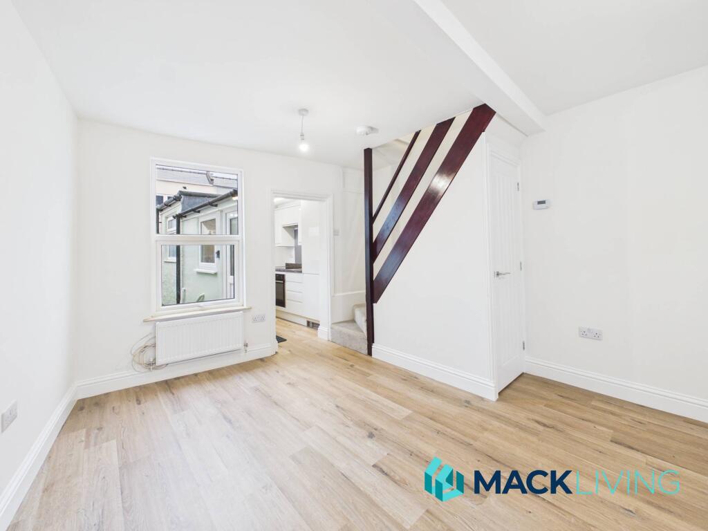 House in Gloucester - View 4
