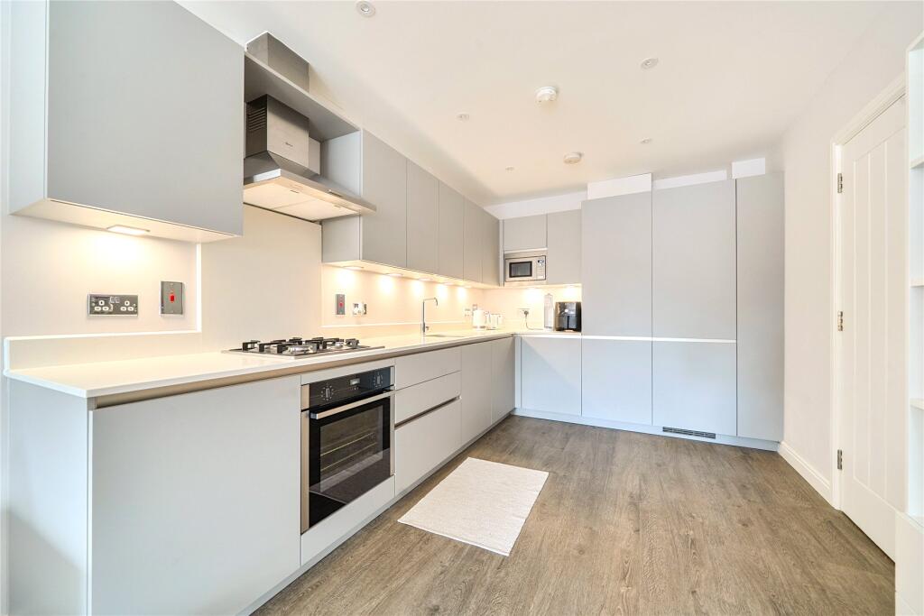 Apartment in Kingston upon Thames - More
