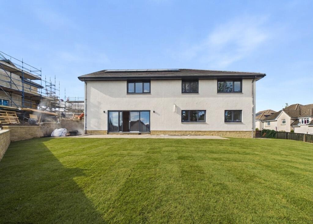 House in Thorntonhall, Bogton, Peel Park - View 3