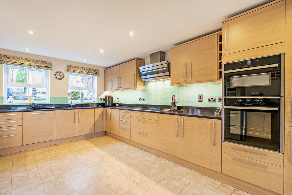 16, Swan Gardens photo 2