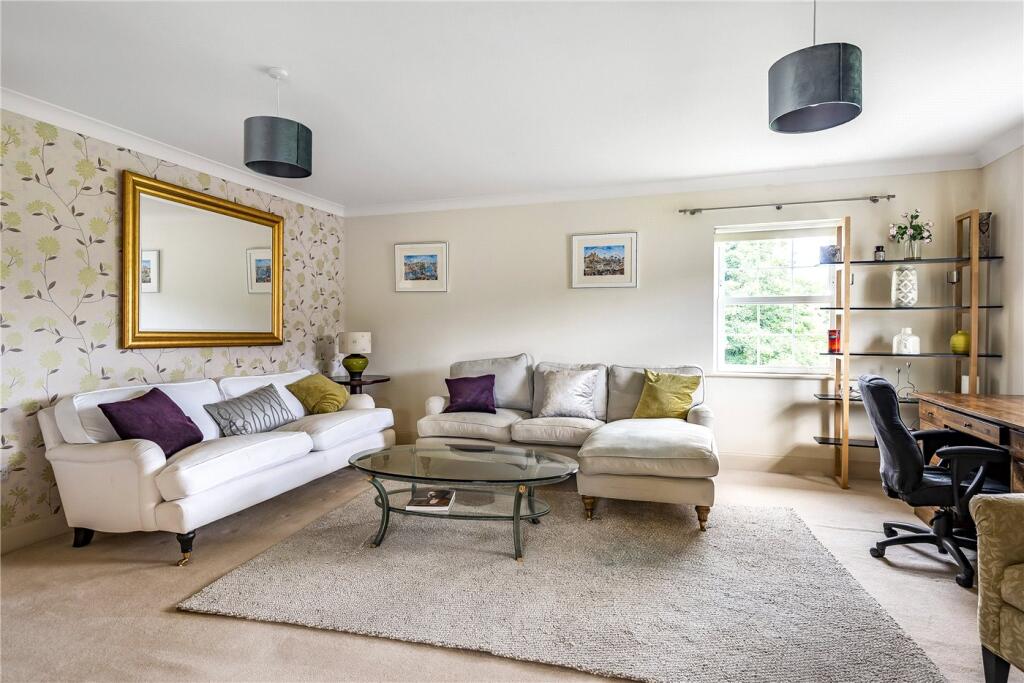 Main image of property: Donnington Elms, Oxford Road, Donnington, Newbury, RG14
