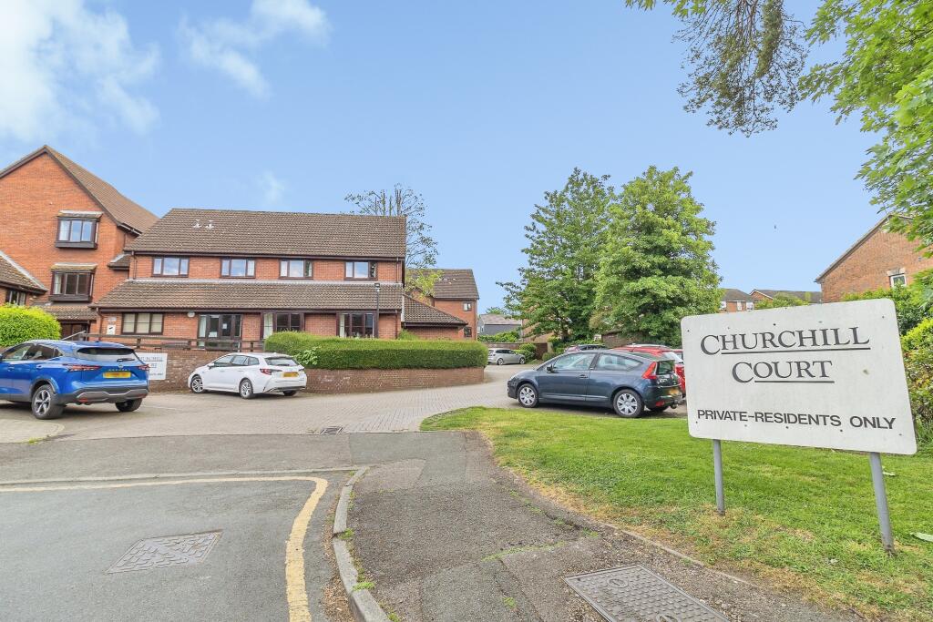 Apartment in Hemel Hempstead - View 2