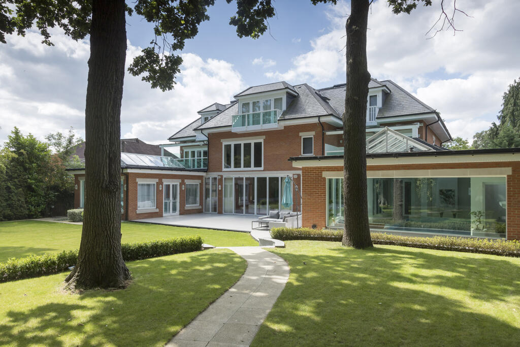 Coombe Park, Kingston, Surrey, KT2 - More