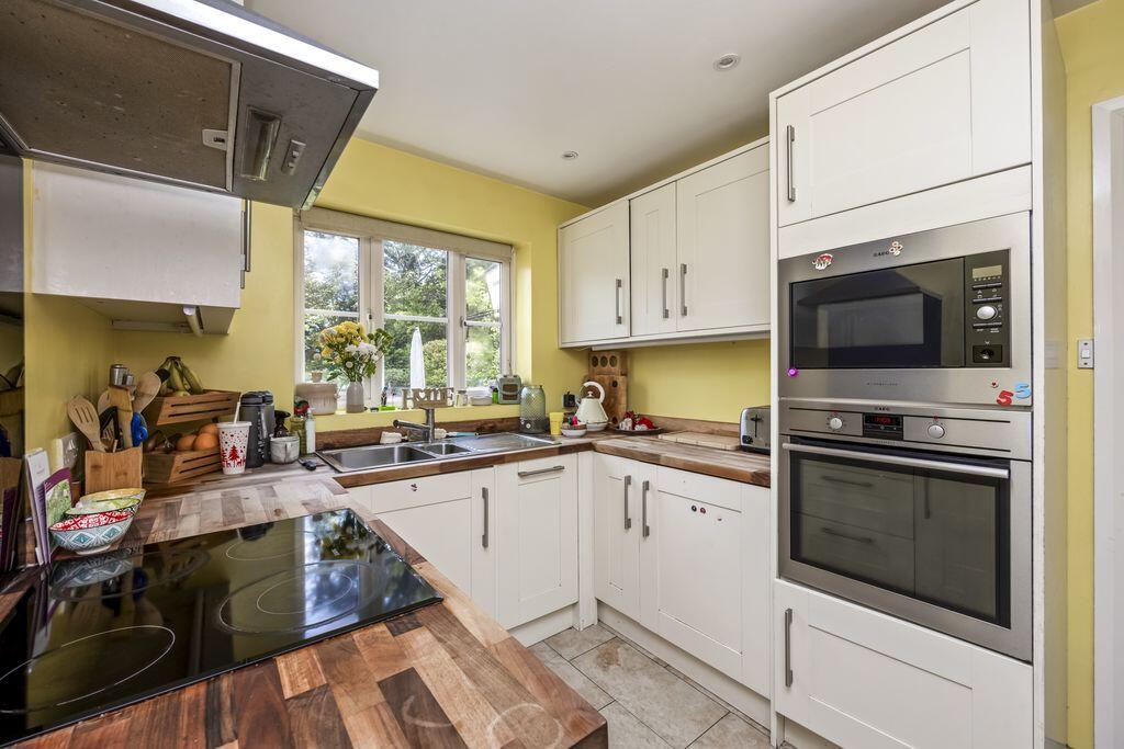 House in Horsham, Steyning - More