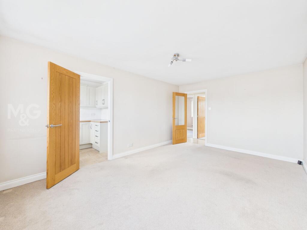 House in West Suffolk, Priors Estate, Bury St Edmunds - View 4