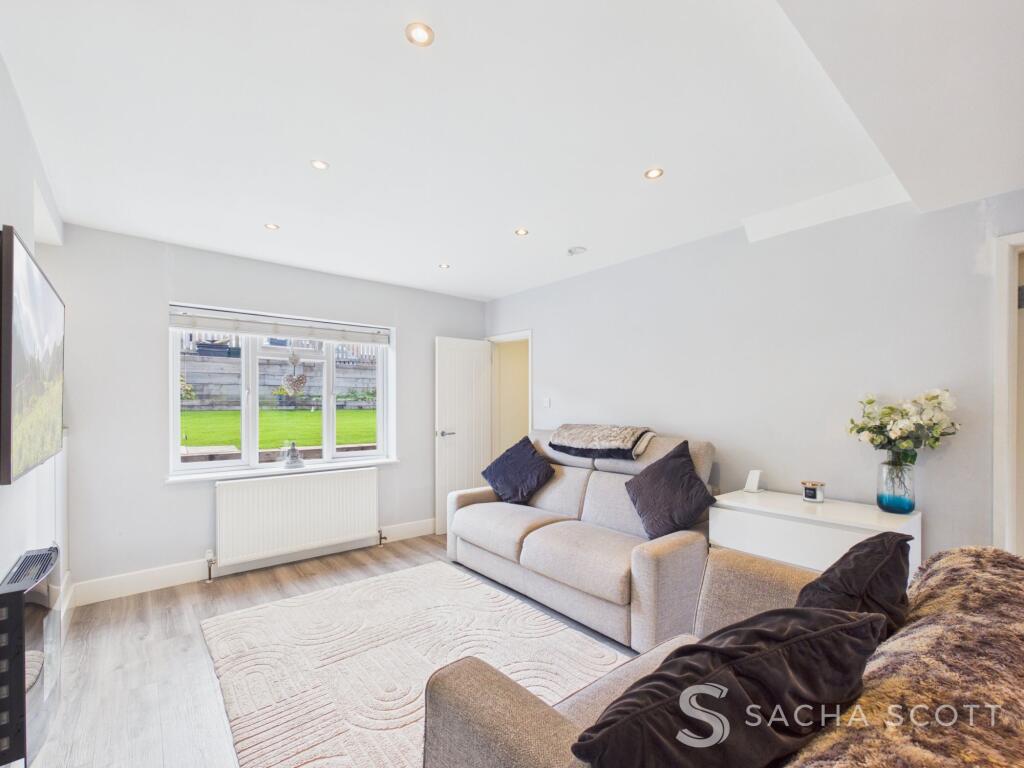 House in Reigate and Banstead, Lower Kingswood - More