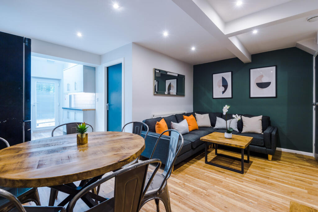 Main image of property: 60b Derby Road, Manchester, M14