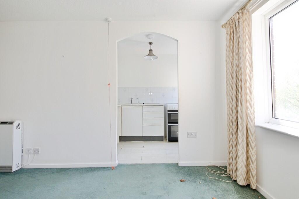 Diploma Avenue, London, N2 - View 4