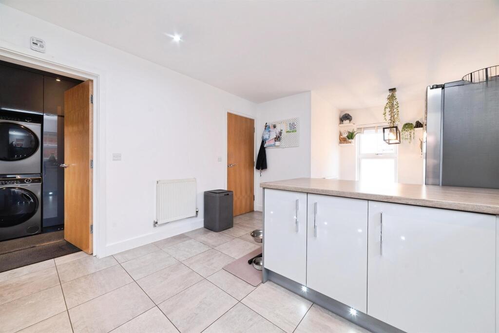 House in Hull - View 5