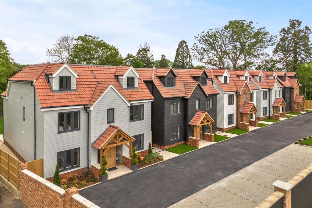 Main image of property: The Oaklands, Bragbury End, Stevenage