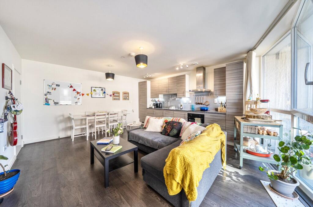 Apartment in Southall - View 3