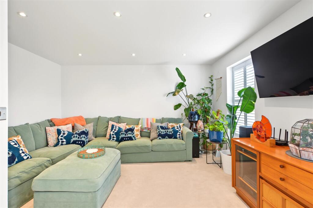 House in Nottingham, Nottinghamshire - View 3
