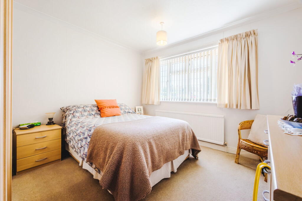 Tithe Barn Crescent, Old Town, Swindon, SN1 4JX photo 4