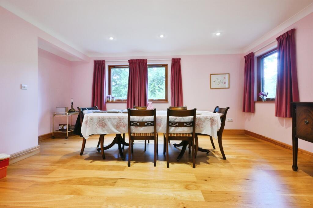 Oaklands Rise, WELWYN photo 4