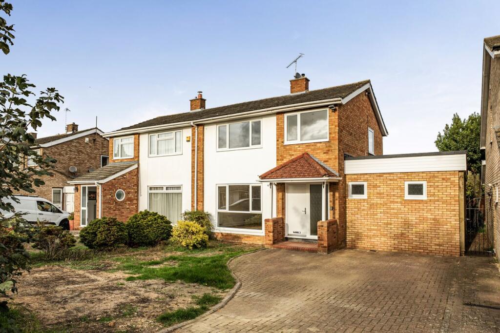 4-bed semi-detached on Silver Birch Avenue, Stotfold, Hitchin, SG5, £500,000