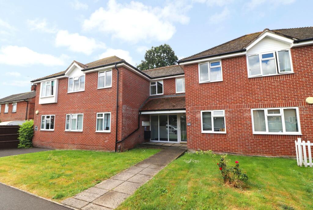 Main image of property: Navigators way, Hedge End, SO30 2GP