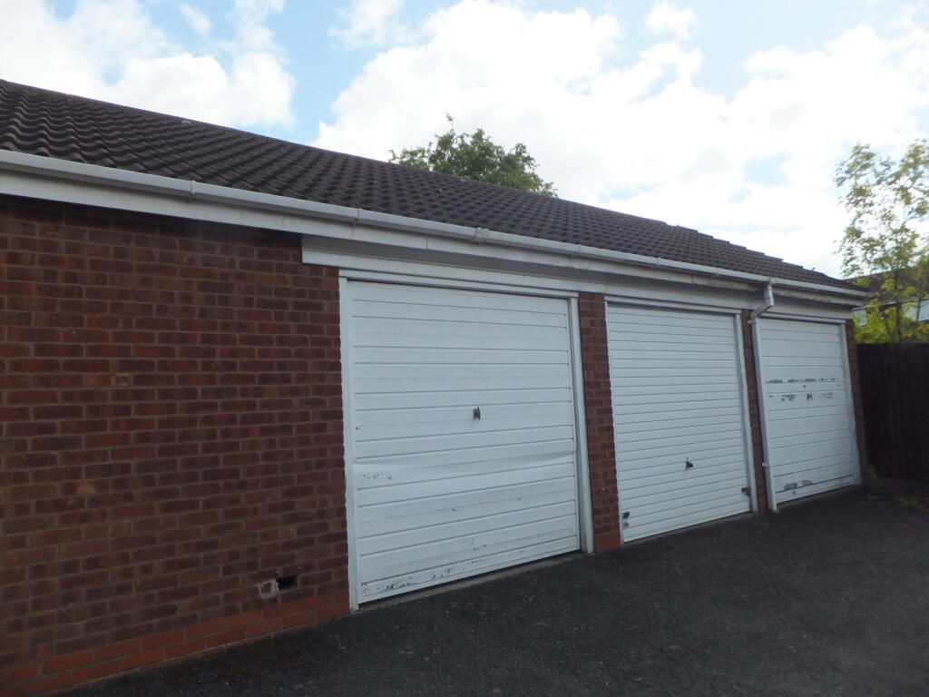 Apartment in Sutton Coldfield, Reddicap Heath - More