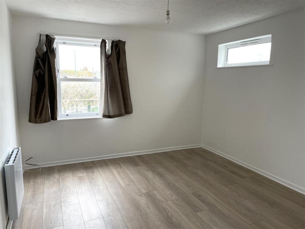 Apartment in Littlehampton, Wick - View 4