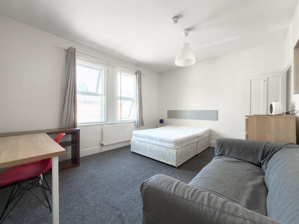 Main image of property: Room 3, London Road, Reading, RG1