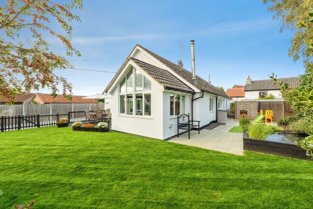 Meadow Lane, Carbrooke, Norfolk, IP25 photo 4