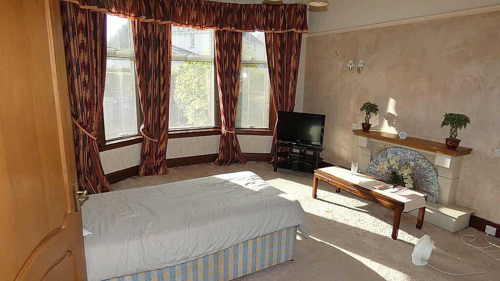 House in Glasgow, South Lanarkshire - View 2