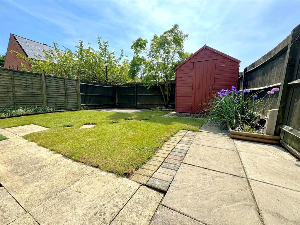 Saffron Way, Whiteley photo 2