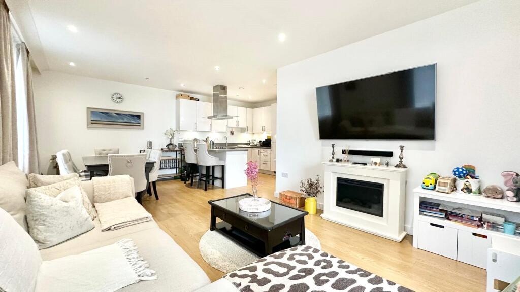 Main image of property: Cavendish Square, London, E16