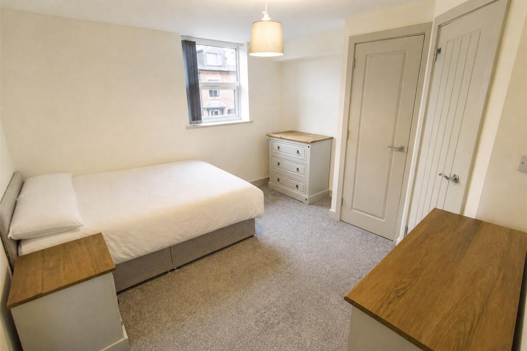 House in Birmingham, West Midlands - More