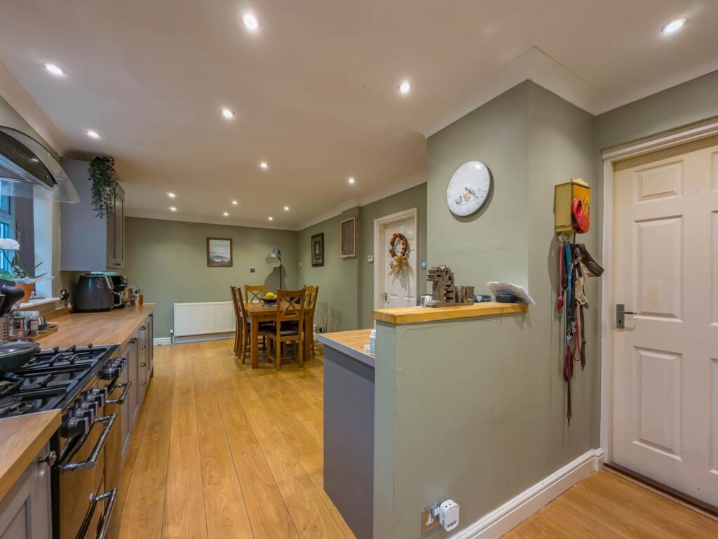 House in Kirklees, Firthcliffe - More