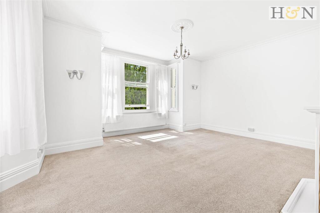 Apartment in Hove, Hangleton - View 2