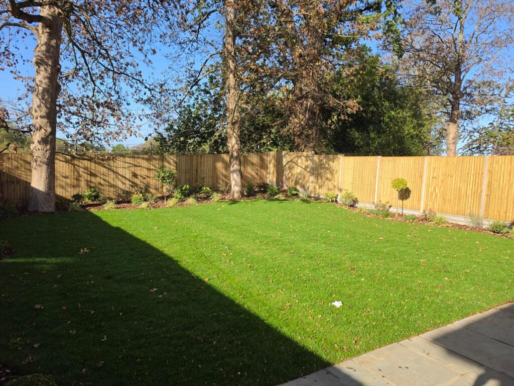 Wavell Road, Beaconsfield, Buckinghamshire, HP9 photo 2