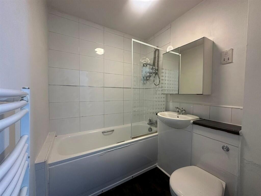 Apartment in Salford, Greater Manchester - View 4