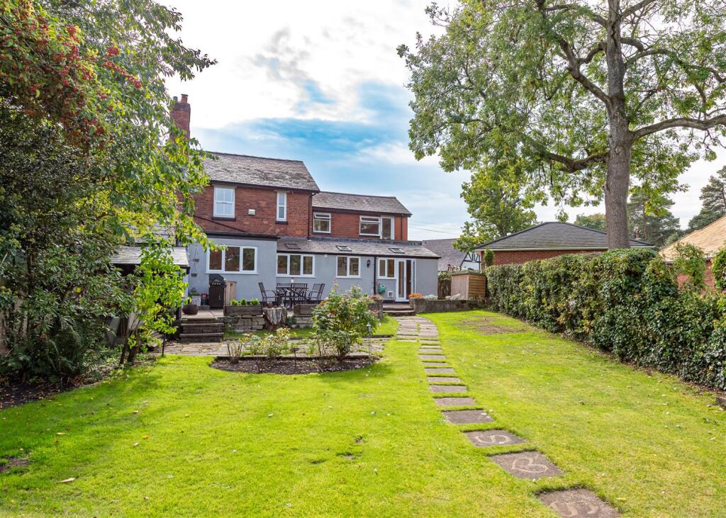 Glenhurst, 68 Suckling Green Lane, Codsall, Wolverhampton, WV8 2BY photo 2