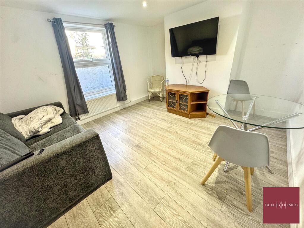 House in Dartford - View 5
