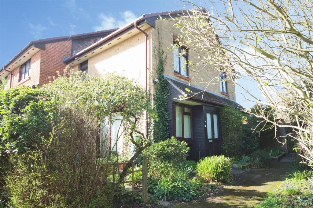 Main image of property: Broad Hinton, Twyford, Reading, Berkshire, RG10