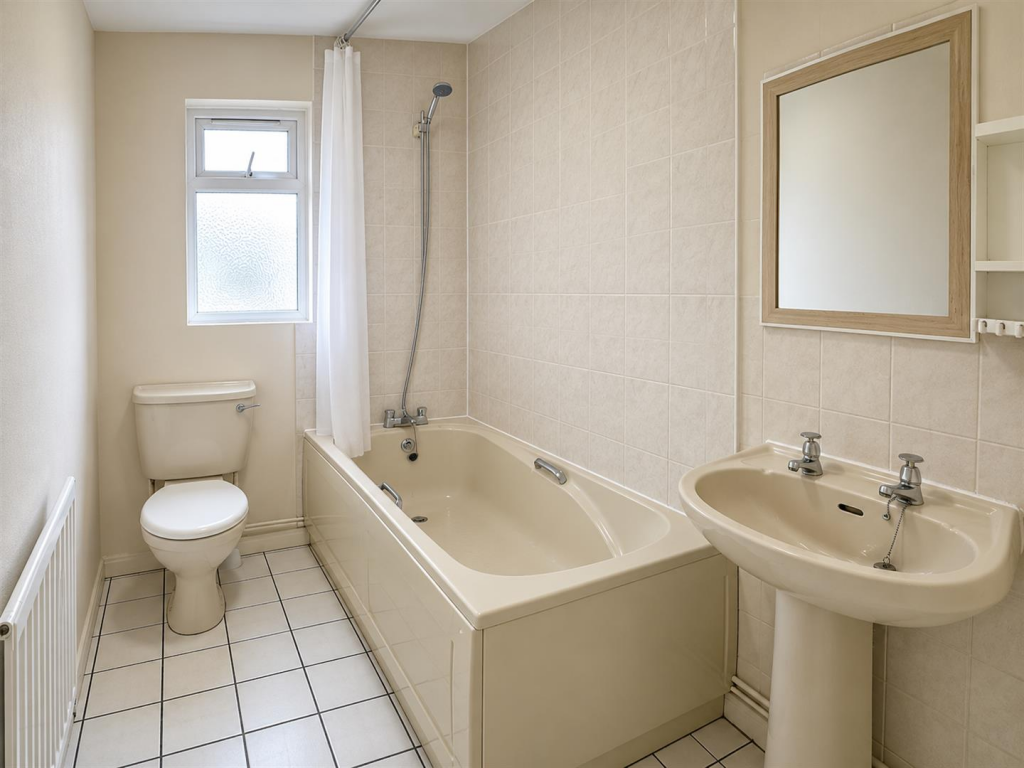 Apartment in Watford, North Watford - View 4