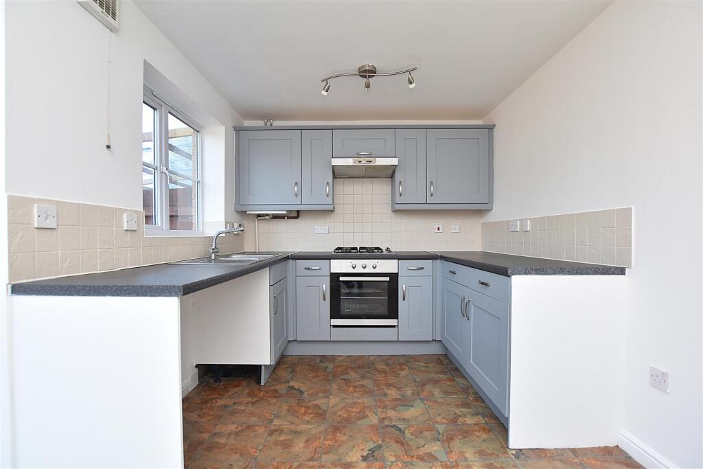 Fishguard Close, Wrexham photo 5