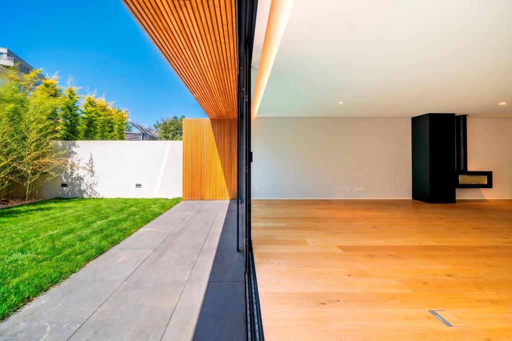 Main image of property: Oporto, Oporto