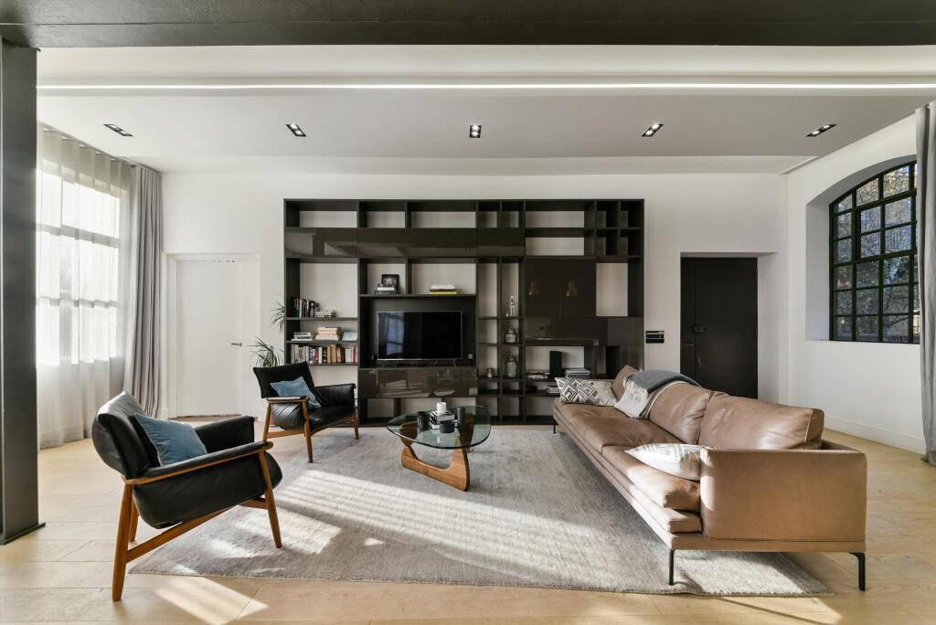 Main image of property: Mandeville Courtyard, 142 Battersea Park Road, London SW11