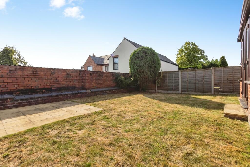 House in Wakefield, Outwood - View 4