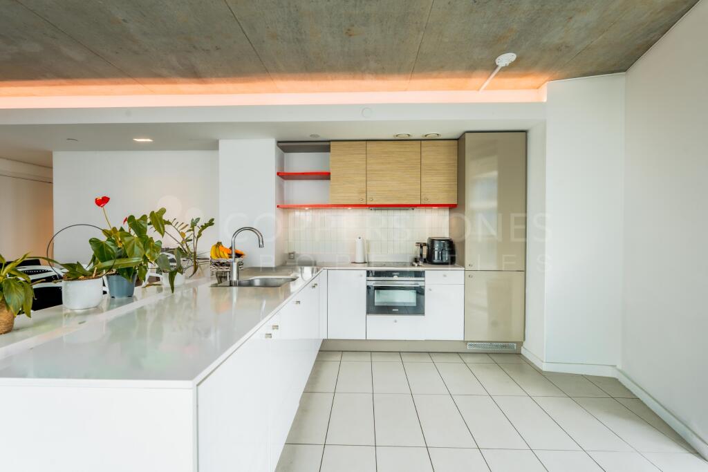 Apartment in London - View 5