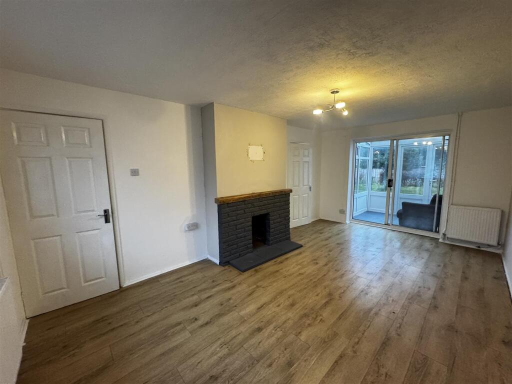 Spinney Crescent, Dunstable photo 3