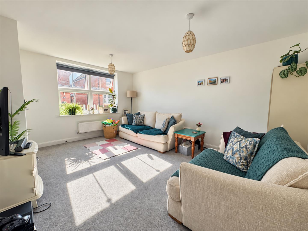 House in Gloucester - View 3