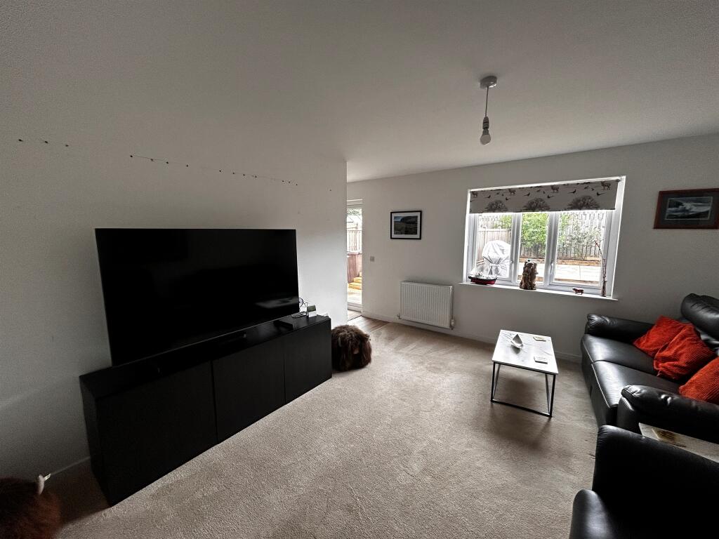 House in Irvine, Lawthorn - View 5