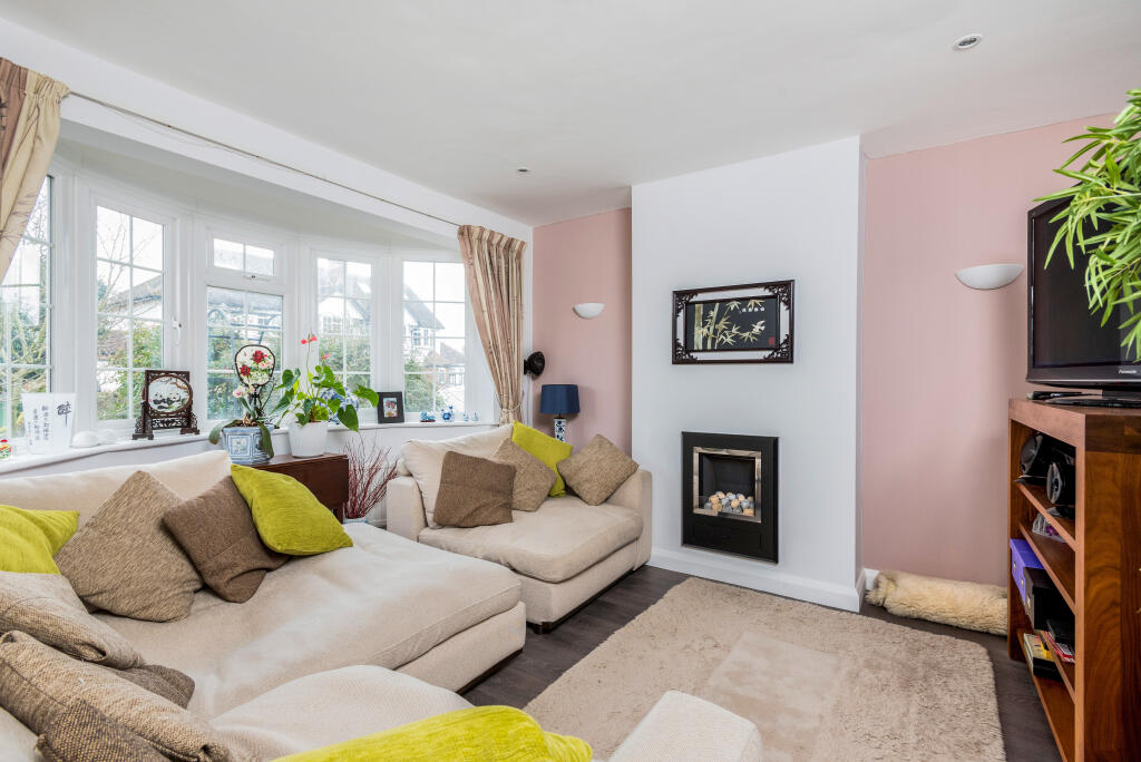 Vaughan Road, Thames Ditton, KT7 photo 2